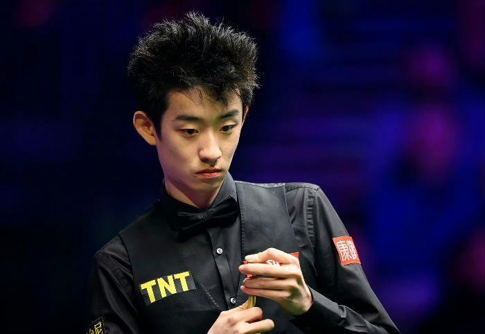 斯诺克大师赛：本届首个6-0！中国小将送同胞六连鞭，4强已出其三|吴宜泽|肖国栋|肖恩·墨菲|中国大师赛|武汉公开赛_新浪体育_新浪新闻