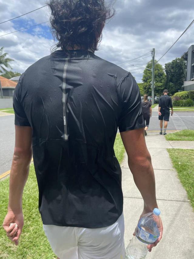 1671862376592008403.jpg 开云体育下载-张奔斗:刻苦与自律,也只是职业球员的标配而已