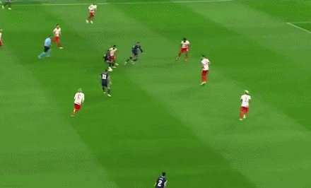 【欧冠】维纳尔杜姆2球 巴黎圣日耳曼遭莱比锡绝平